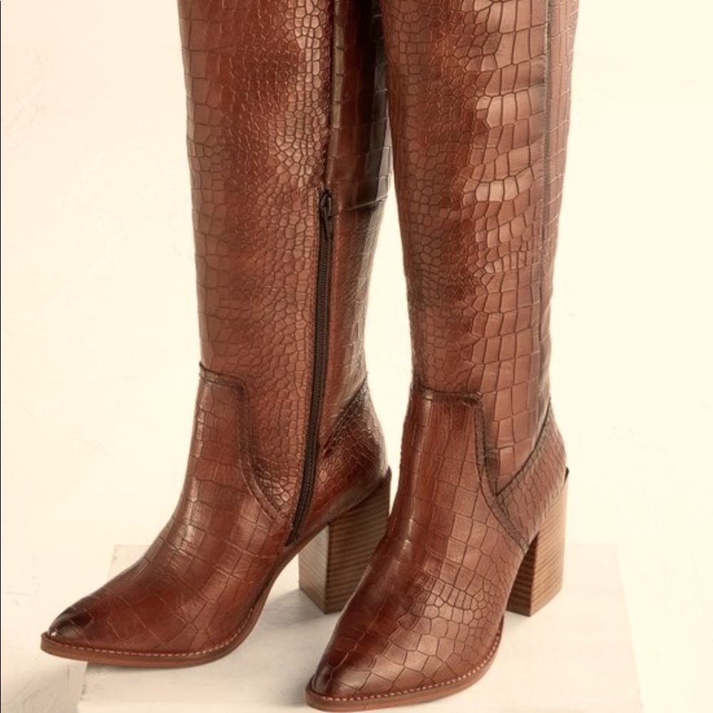 Beautiful brown leather boots size 9